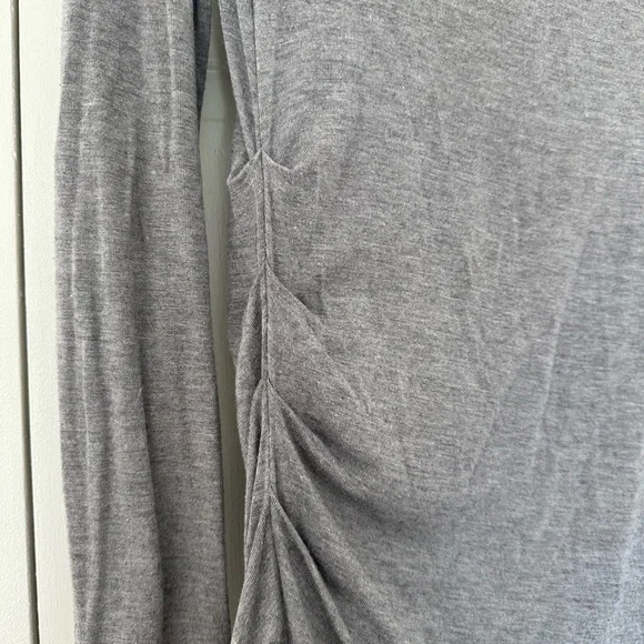 Boatneck dressy grey shirt from Banana Republic - Picture 3 of 5